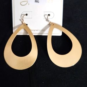 Gold medium size earrings